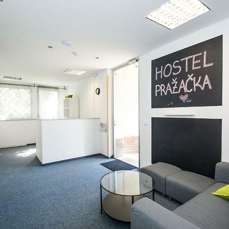 פראג Hostel Prazacka מראה חיצוני תמונה