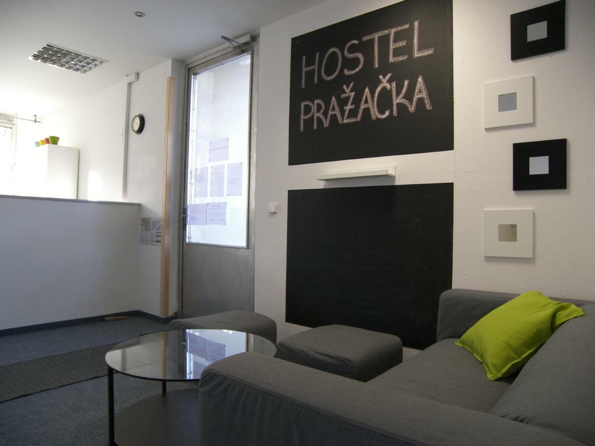 פראג Hostel Prazacka מראה חיצוני תמונה